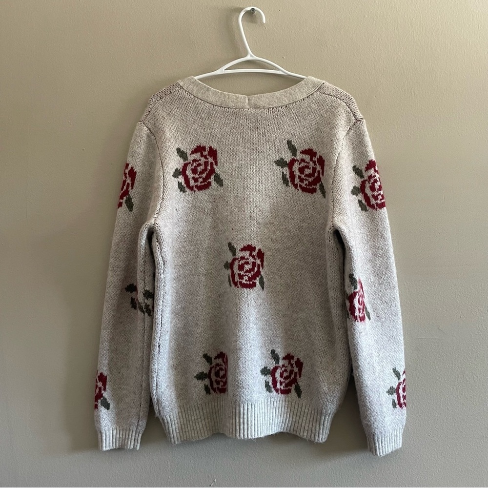 Cleo Oatmeal V Neck Rose Patterned Boxy Cardigan - Size Large Like New - Picture 10 of 16